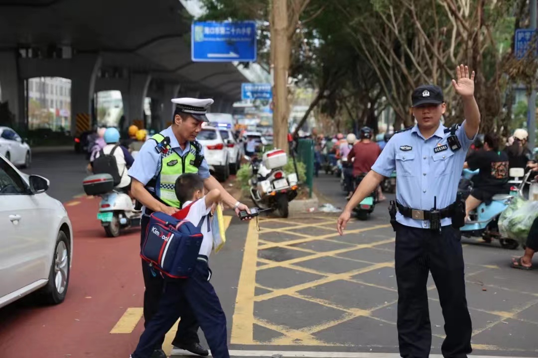 用“见警率”提升群众“安全感”——海口警方强化社会面防控...